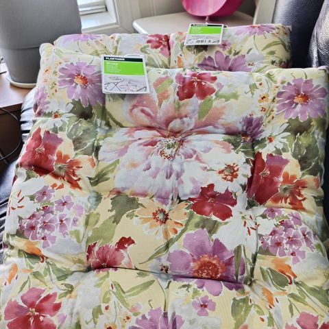 NEW Floral Seat cushions 2 pcs