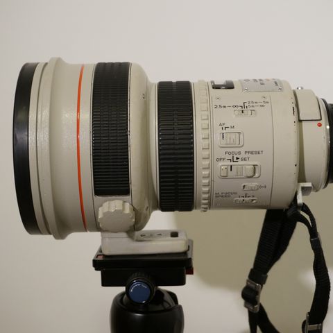 Canon EF 200mm f1,8!!