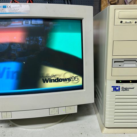 Retro PC P166Mhz 64Mb Soundblaster Win95