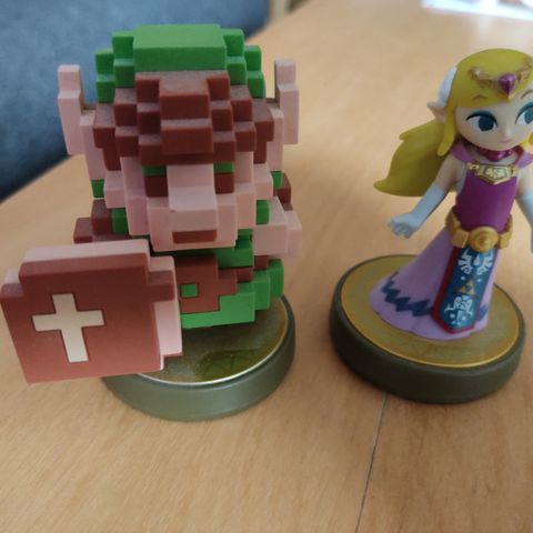 Zelda og 8-bit Link amiibo selges.