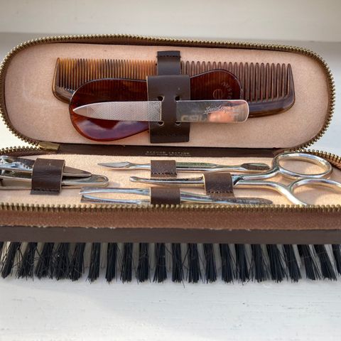 Vintage  Braun travel/grooming kit