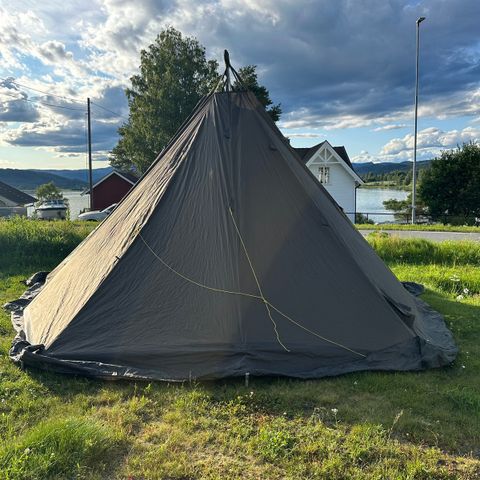 Frisport Krokskogen (8-10 pers) lavvo med bunnduk og topphette