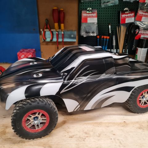 Traxxas Slash 4x4 ULTIMATE til salgs – Nesten som ny!