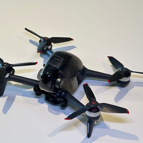 DJI FPV drone med fly more kit. Lite brukt og fremstår som nytt