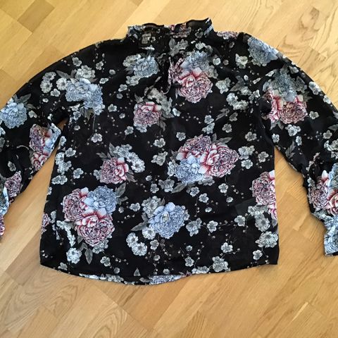 Tynn blomstret bluse , Str M