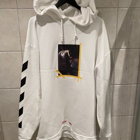 Lite brukt OFF-WHITE hettegenser i str. M men fremstår mer som XL.  3500kr.