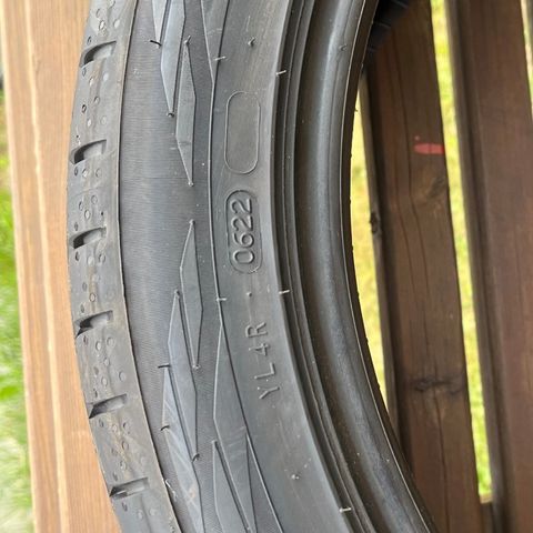 2 stk Nokian Hakka Black 2 . 245/40 ZR 97 YXL