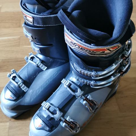 Nordica slalomsko / alpinsko Str 43/44 28/28,5 cm