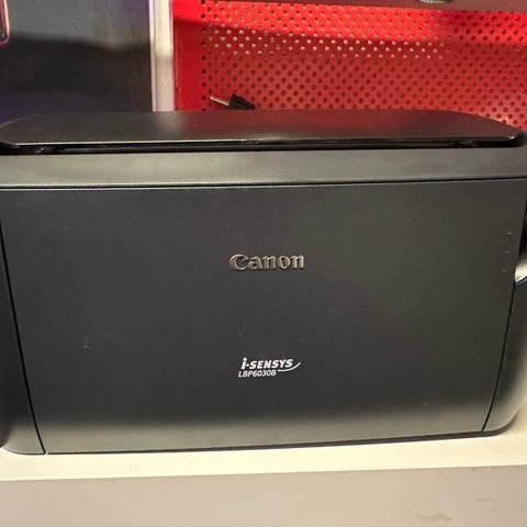 Laserprinter kun tatt ut av esken (UBRUKT)
