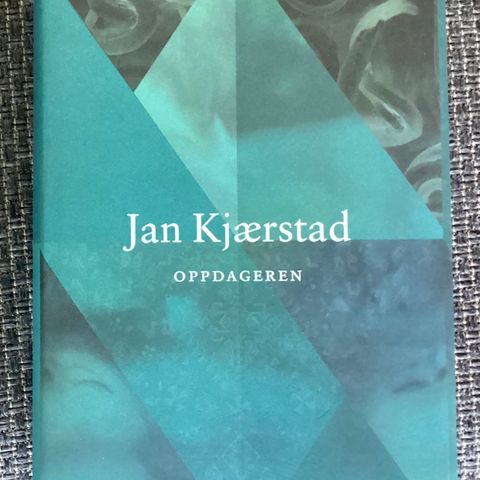 JAN KJÆRSTAD-«OPPDAGEREN»1 meget flott ny bok, 1 opplag 2001. 545 s. 755 g.