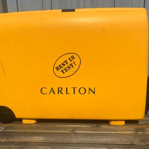 Eldre Carlton koffert selges til høystbydende💛