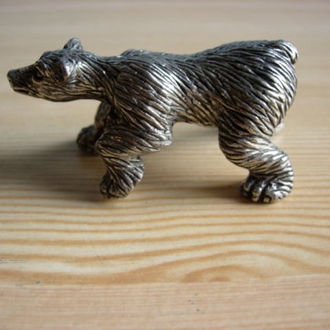 Isbjørn figur i tinn  ca. 7cm.