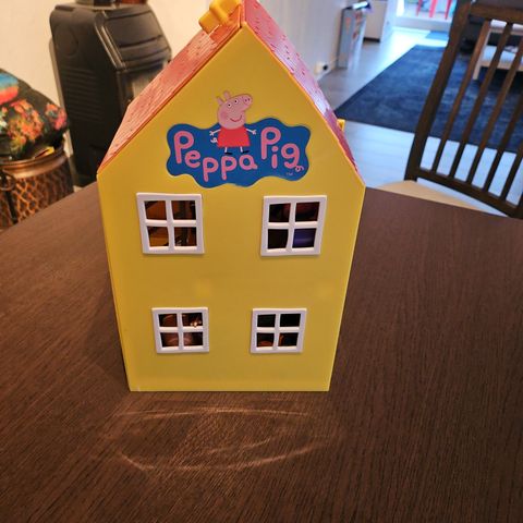 Peppa Gris hus med inventar