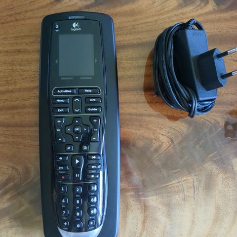 Logitech Harmony One Universalkontroll