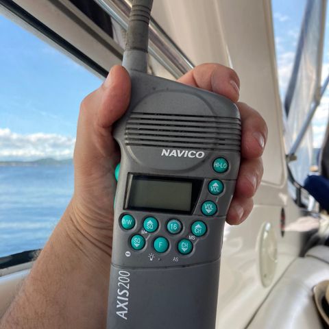 VHF Navico Axis200 håndholdt vhf radio
