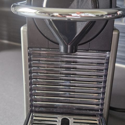 Nespresso pixie C60 Titan