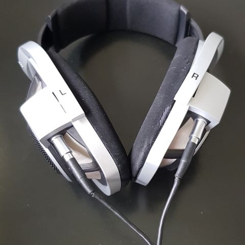 Sennheiser HD800   Klassiske.