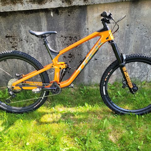 Trek slash 9.8 XT, str XL