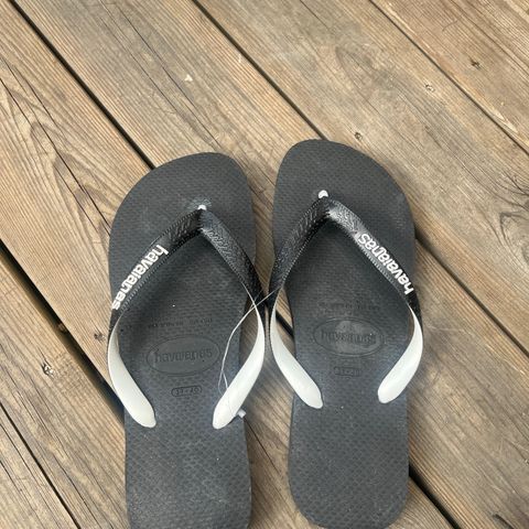 NYE HAVAIANAS FLIP FLOPS