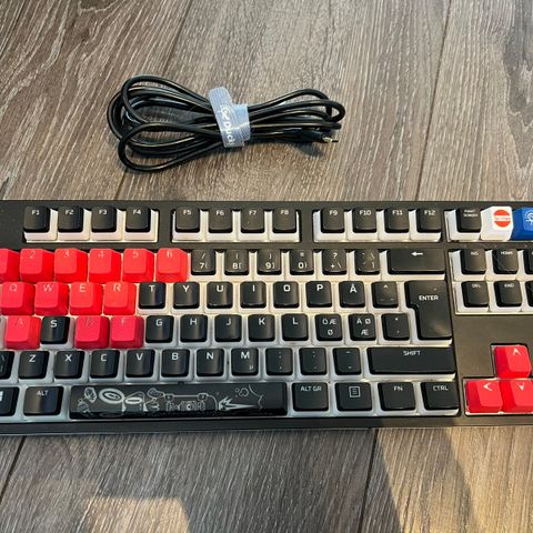 Ducky TKL RGB tastatur