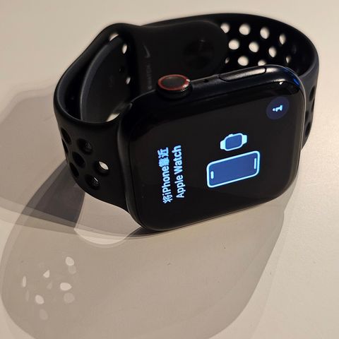 Apple Watch Series 7, 45 mm, aluminium, LTE (e-sim) (Nike edition)