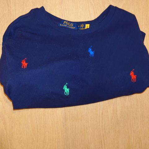 Ny Ralph Lauren navy t-skjorte str M, ny pris 899.- (kan sendes)