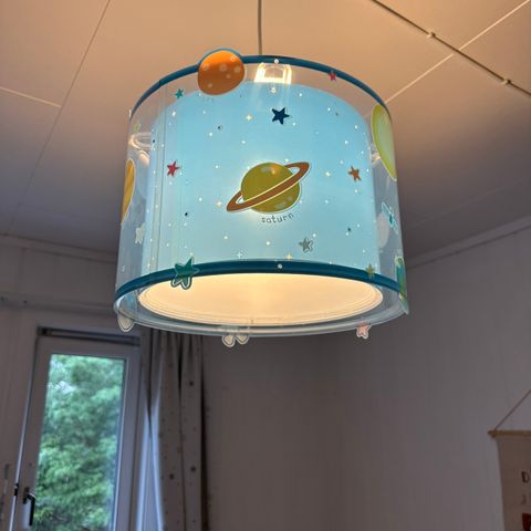 Stilig lampe til barnerommet til salgs!