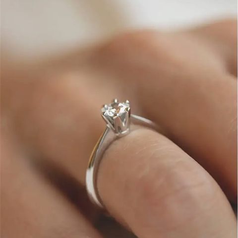 Elegance ring 0,3 ct