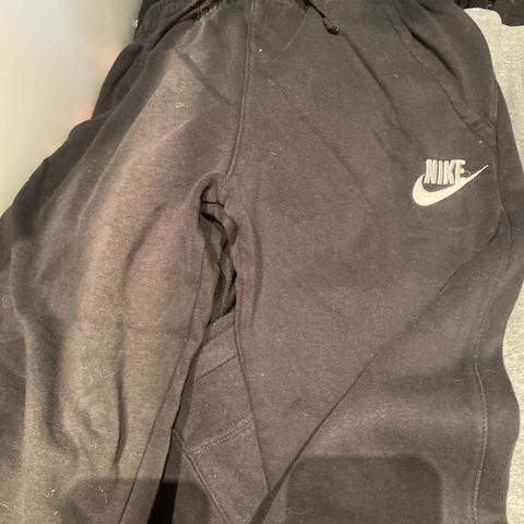 Nike joggebukse. Svart. Svært lite brukt. Kr 300