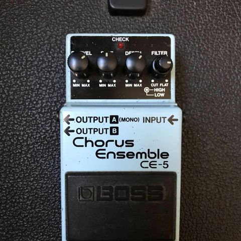 Boss ce5 chorus pedal