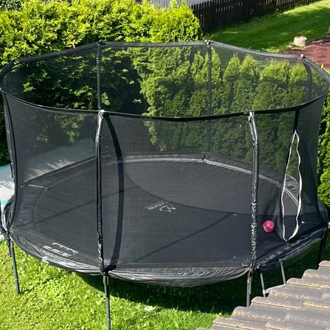 Skånsomt brukt trampoline selges rimelig