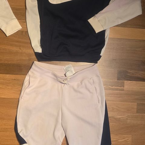 Nike Joggesett M og L. Kun 350,-