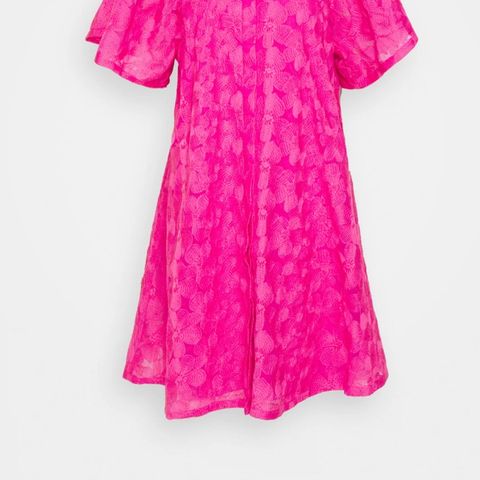 Kjempefin rosa kjole fra Bruuns Bazar selges. Str 40, men stor i str.