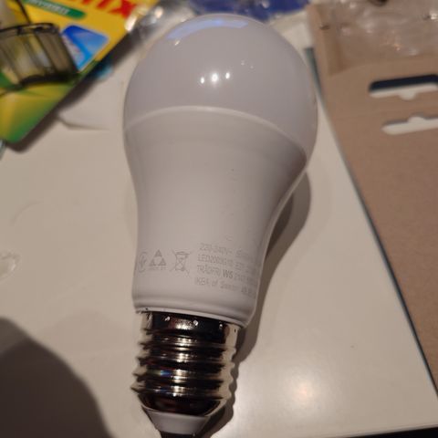 2x 1055lm IKEA trådfri E27 varm/kald/normal-lys med dimming