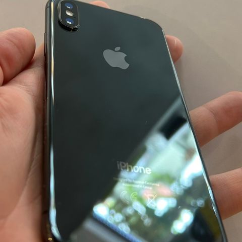 iPhone X 64GB 100% m/deksel og panserglass