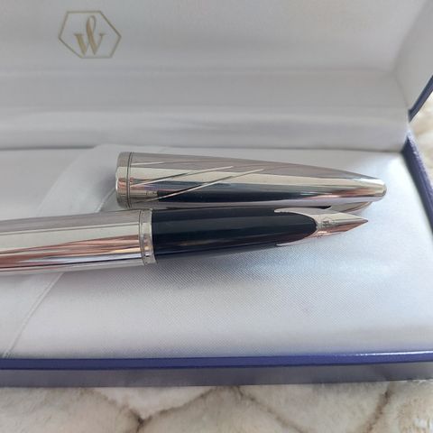 Waterman Carene, golden nib fountain pen