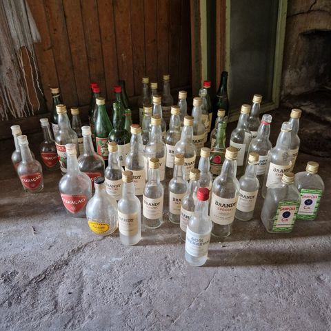 Vinmonopolet glassflasker 70 / 80 tallet