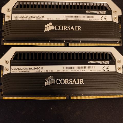 Corsair dominator ddr4. 2x8gb