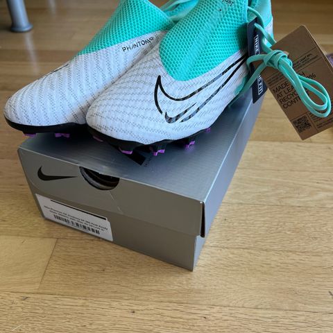 Nike Phantom GX fotballsko i størrelse 38.5