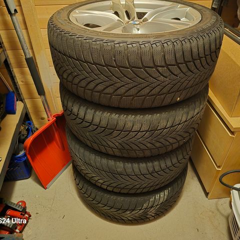 BMW  18×18 245/45 Goodyear piggfri vinterdekk