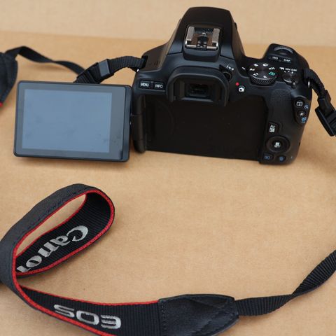 Canon EOS 250D DSLR-kamera