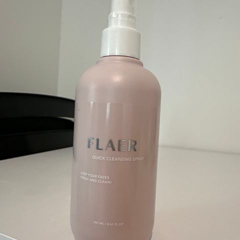 Flaer cleansing spray for sminkekoster etc