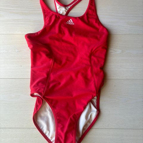 Ny/ubrukt stilig rød Adidas badedrakt str s/34 . 300kr