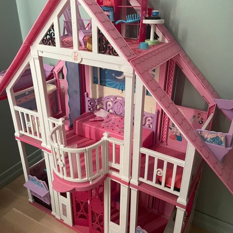 Barbie hus med masse tilbehør