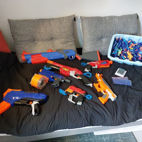 7 Nerf Guns med masse skudd