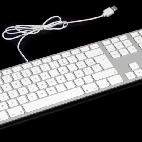 Mac tastatur hvit med USB kabel