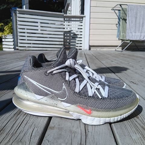 Nike LeBron 17 Low "Particle Grey"