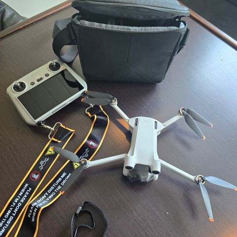 Dji Mini 3 Pro med RC kontroller