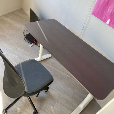 Ikea bekant justerbart skrivebord m stol
