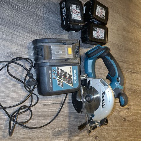 Makita Sirkelsag 18v med 3 batterier 3.0ah  og lader